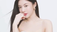 和女教会学打球 成年东说念主齐心爱身材的动态图