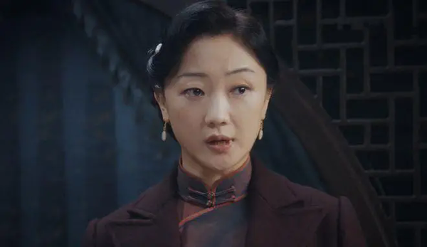 《孤舟》区昕萍肩负的两个任务是什么？提神剧情默契